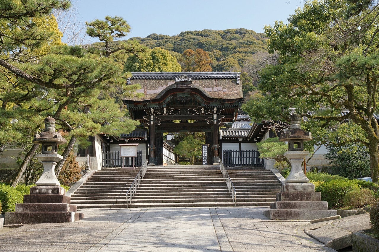 Poort naar het mausoleum van Shinran