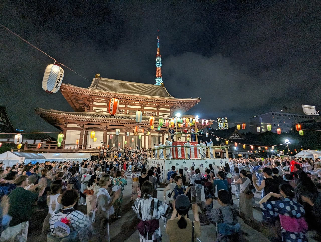 Zōjō-ji tijdens de Obon nacht